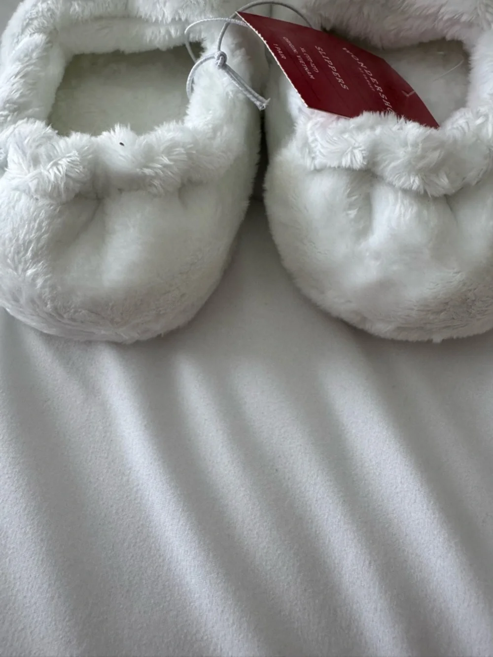 Target wondershop slippers(size 11T-12T)